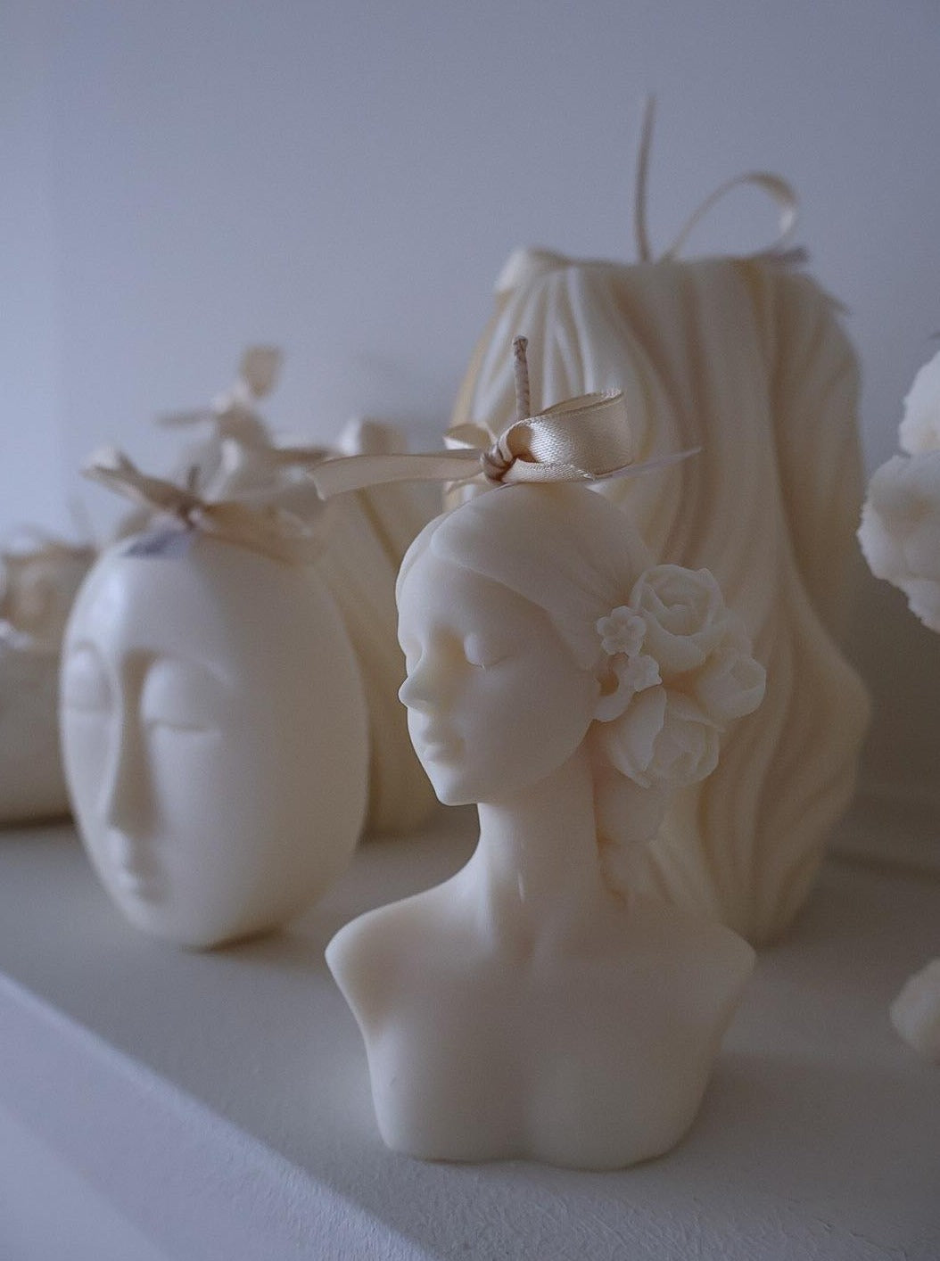 Closed-eyes Lady