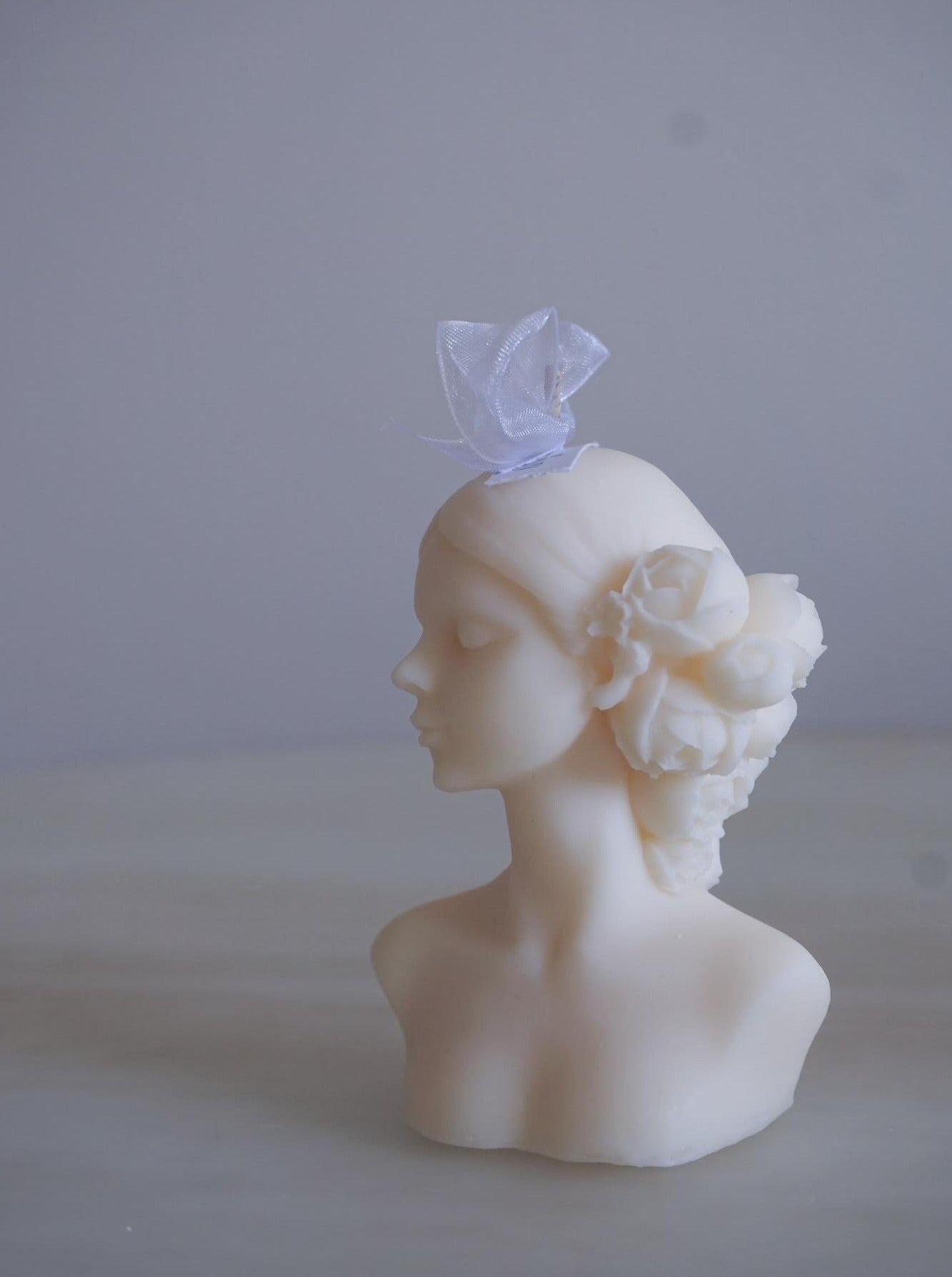 Closed-eyes Lady