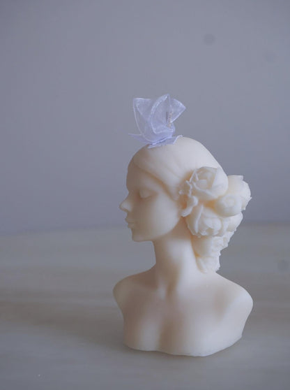 Closed-eyes Lady